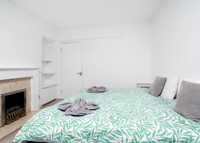 Large 4 Bedroom House With Parking Available