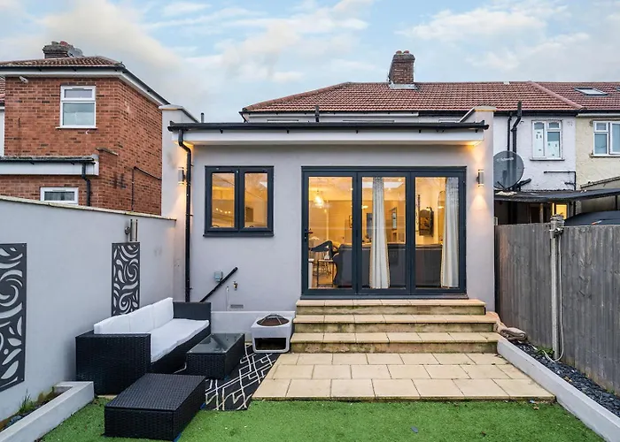 Large 4 Bedroom House With Parking Available