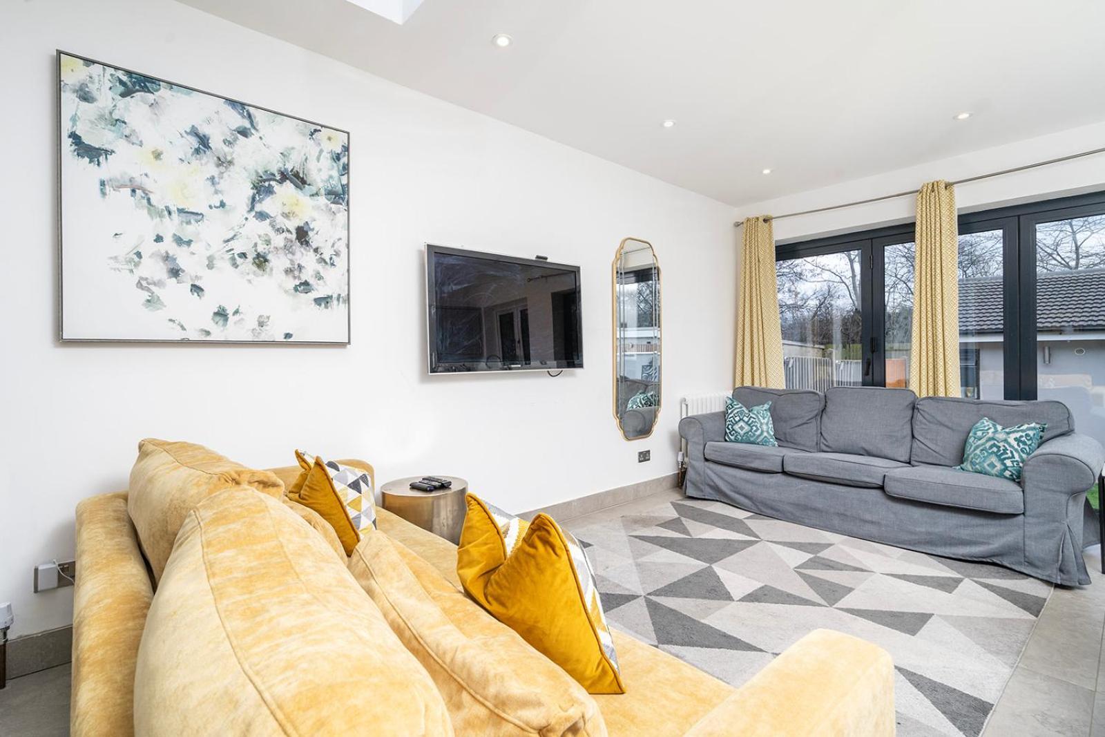 Large 4 Bedroom House With Parking Available *