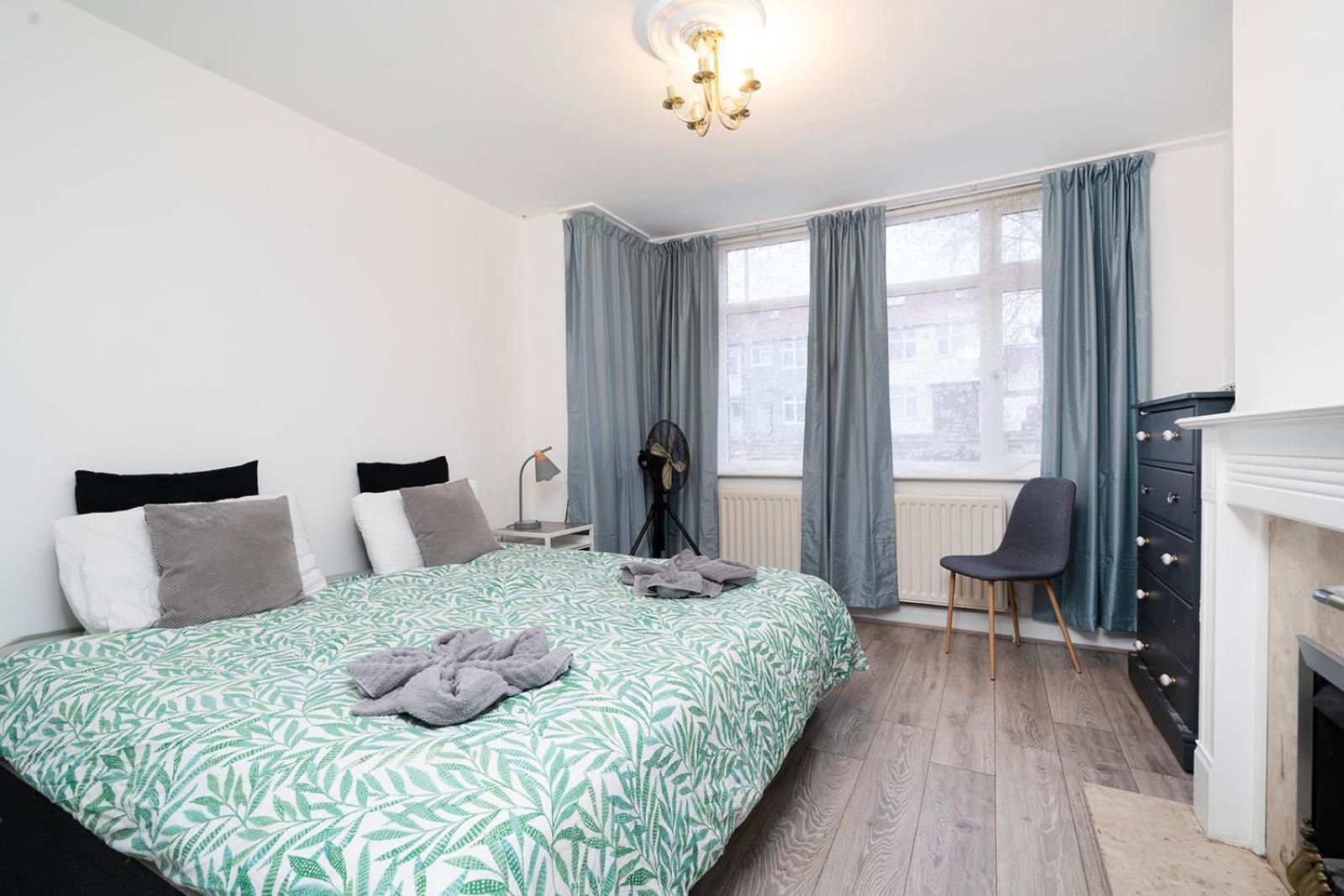 Large 4 Bedroom House With Parking Available London